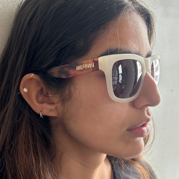 Vivienne Westwood Anglomania Sunglasses w/ Matte Frost frames & Tortoise Arms - Picture 10 of 10